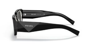 Γυαλιά ηλίου PRADA PR06YS 09Q5S0 ανδρικά μαύρα, νέα συλλογή 2025. Ορθογώνια, facet acetate με UV προστασία και Prada logo σε catwalk design.