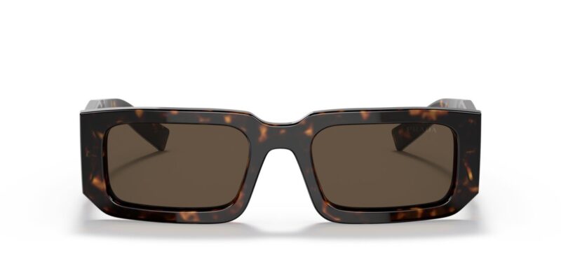 Γυαλιά ηλίου PRADA PR06YS 2AU8C1 ανδρικά μαύρα, νέα συλλογή 2025. Ορθογώνια, facet acetate με UV προστασία και Prada logo σε catwalk design.