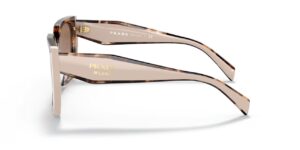 Πλαινη όψη γυαλιών ηλίου PRADA PR15WS 01R0A6 με σχέδιο ταρταρούγα και χρυσό λογότυπο PRADA MILANO