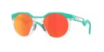 OAKLEY OO9242 924223 Hstn : Η φρεσκάδα του σιέλ σκελετού συναντά την ένταση των Prizm Ruby φακών.
