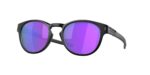 Lifestyle unisex γυαλιά ηλίου OAKLEY OO9265 926555 Latch με μαύρο ματ κοκάλινο σκελετό και βιολετί Prizm φακούς.