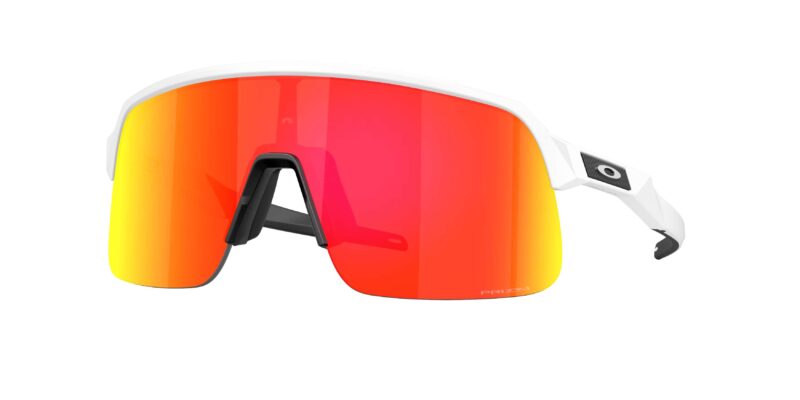 SPORT ανδρικά γυαλια ηλιου OAKLEY OO9496 949602 Sutro Lite S με λευκό ματ κοκάλινο σκελετό και κόκκινους Prizm Ruby φακούς.