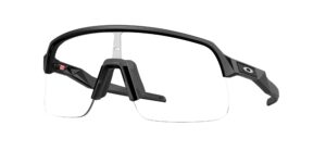 SPORT ανδρικά γυαλια ηλιου OAKLEY OO9496 949607 Sutro Lite S με μαύρο ματ κοκάλινο σκελετό και φωτοχρωμικούς φακούς.