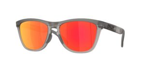 SPORT ανδρικά γυαλιά ηλίου OAKLEY OO9503 950301 Frogskins Range XL με ματ γκρι φιμέ κοκάλινο σκελετό και κόκκινους Prizm Ruby φακούς καθρέπτες.