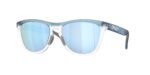 SPORT ανδρικά γυαλιά ηλίου OAKLEY OO9503 950303 Frogskins Range XL με διάφανο γκρι κοκάλινο σκελετό και γαλαζοπράσινους Prizm φακούς καθρέπτες.