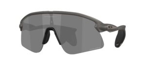 SPORT ανδρικά γυαλιά ηλίου OAKLEY OO9518 951801 Stunt Devil S με ημιδιάφανο γκρι κοκάλινο σκελετό και μαύρους Prizm φακούς.