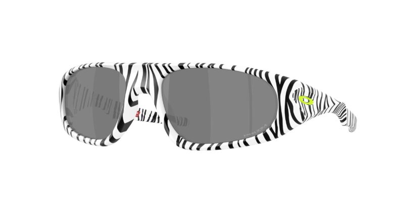 SPORT ανδρικά γυαλιά ηλίου OAKLEY OO9528 952804 Neoforma με Bengal ασπρόμαυρο ριγέ σκελετό και Prizm μαύρους φακούς.