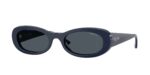 γυναικεία γυαλιά ηλίου VOGUE VO5582S 324087 με μπλε κοκκάλινο σκελετό και σκούρους γκρι φακούς.