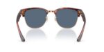 unisex γυαλιά ηλίου RAY-BAN RBR0504S 13983A Clubmaster Reverse με ριγέ Havana πάνω σε ροζ χρυσό σκελετό και σκούρους μπλε φακούς.