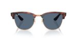 unisex γυαλιά ηλίου RAY-BAN RBR0504S 13983A Clubmaster Reverse με ριγέ Havana πάνω σε ροζ χρυσό σκελετό και σκούρους μπλε φακούς.