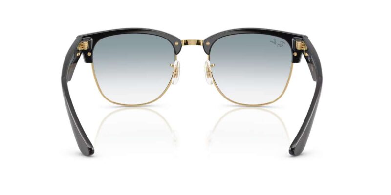 unisex γυαλιά ηλίου RAY-BAN RBR0504S 667779 Clubmaster Reverse με μαύρο εξωτερικά, χρυσό εσωτερικά σκελετό και ντεγκραντέ μπλε φακούς.
