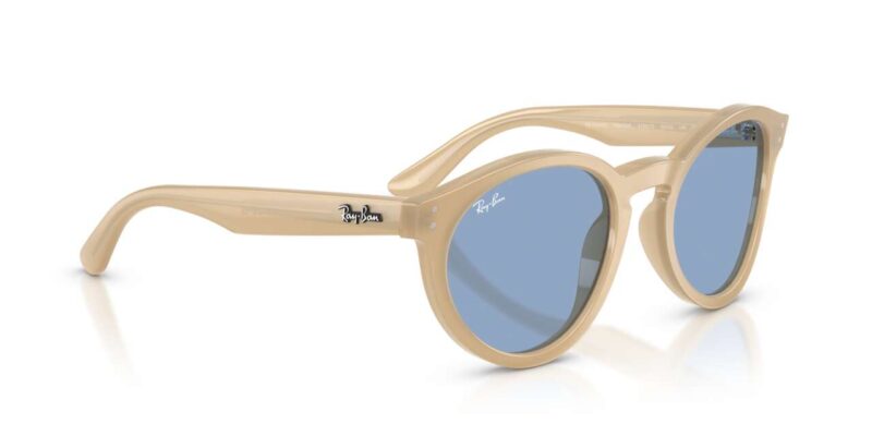 unisex γυαλιά ηλίου RAY-BAN RBR0505S 678072 με οπάλ μπεζ κοκάλινο σκελετό και ανοιχτούς μπλε φακούς.