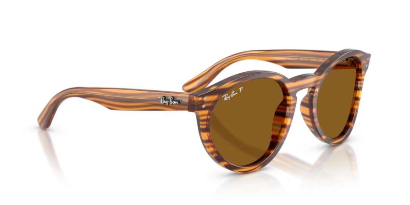 unisex γυαλιά ηλίου RAY-BAN RBR0505S 679183 με κοκάλινο σκελετό σε ριγέ Havana και σκούρους καφέ πολωτικούς φακούς.